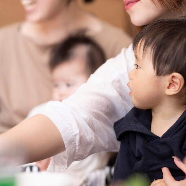 お子様連れの主婦
